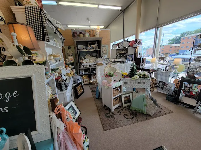 Lou's Antique Mall 4