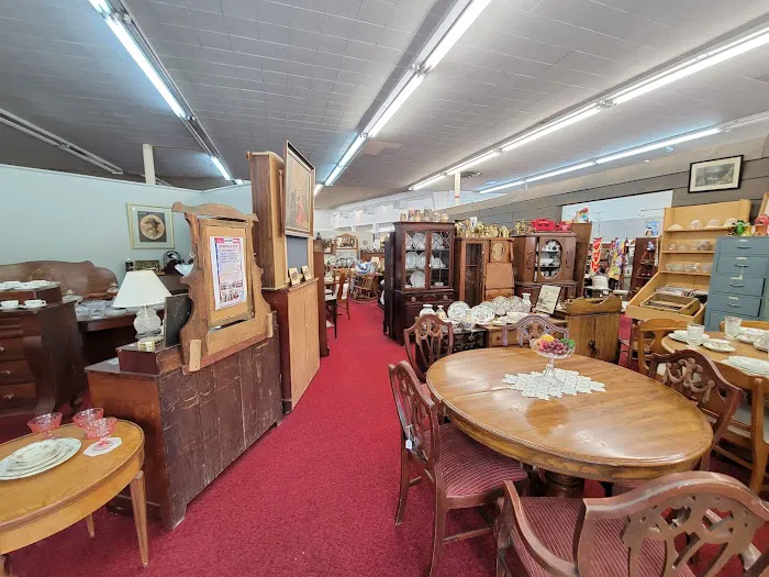 Lou's Antique Mall 3