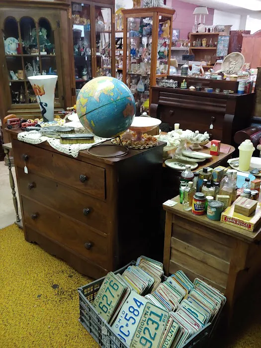 Lou's Antique Mall 9