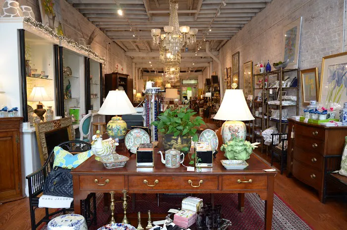 Chestnut Lane Antiques & Interiors 0
