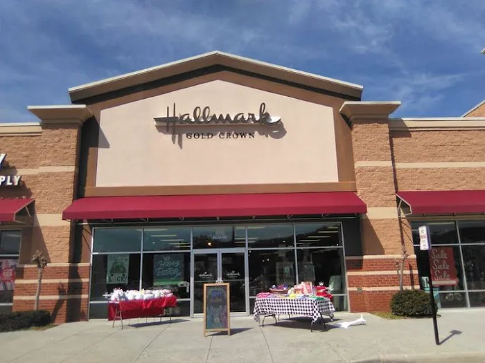Dee's Hallmark Shop 4
