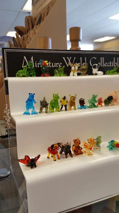 Dee's Hallmark Shop 8
