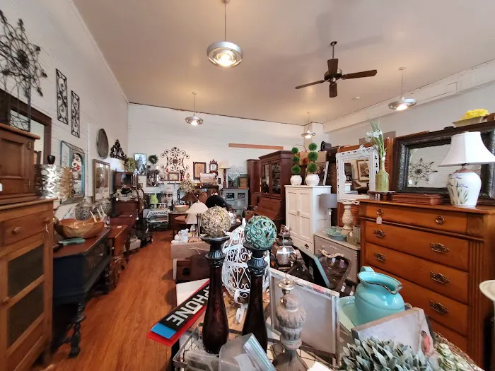 Peddler Antiques Mall 4