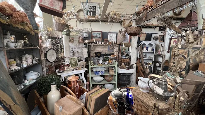 Peddler Antiques Mall 7