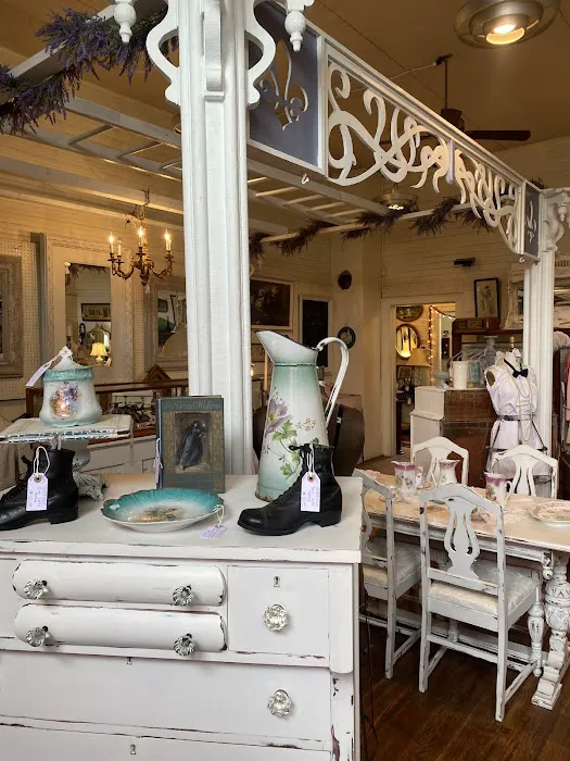 Peddler Antiques Mall 3