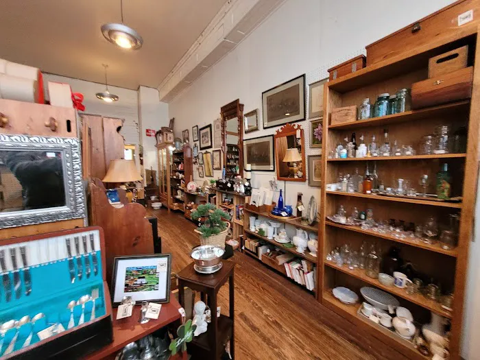 Peddler Antiques Mall 6