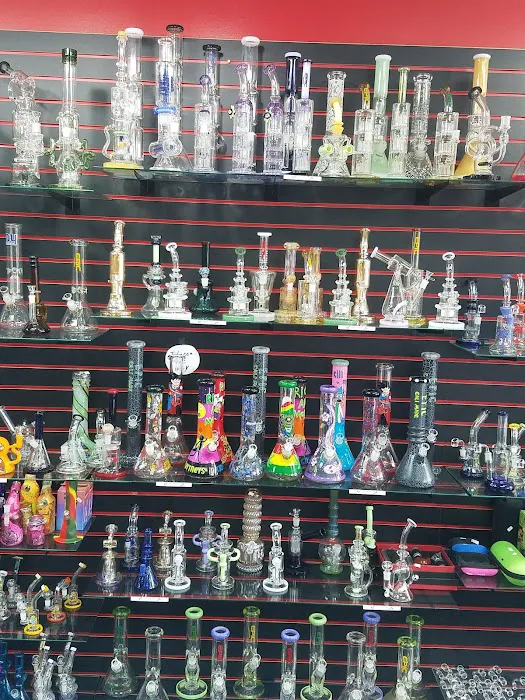 Ronnie's Huff & Puff Smoke Shop 8