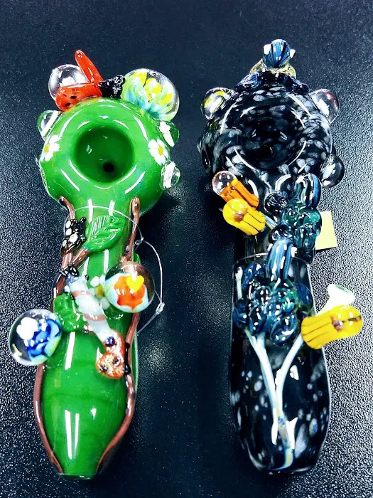 Ronnie's Huff & Puff Smoke Shop 5