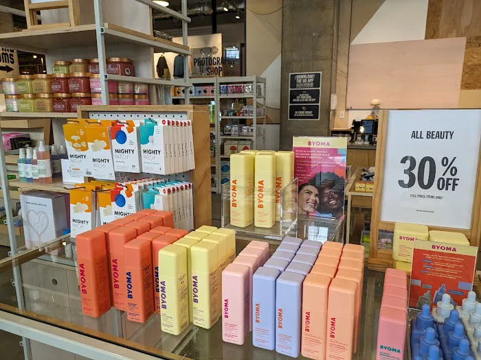 Urban Outfitters 0