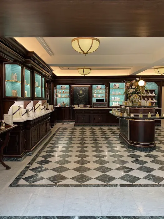 Officina Profumo-Farmaceutica di Santa Maria Novella 5