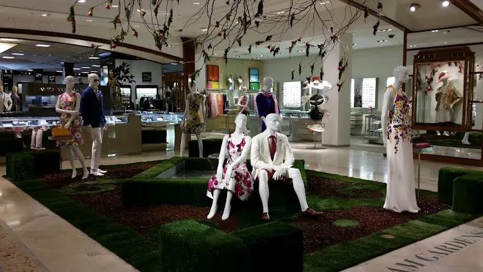 Saks Fifth Avenue 0