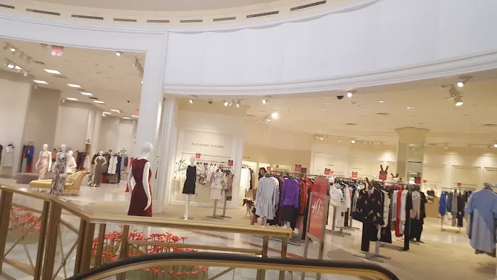 Saks Fifth Avenue 9