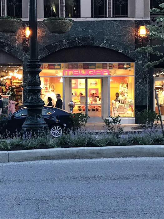 IT'SUGAR Country Club Plaza 3