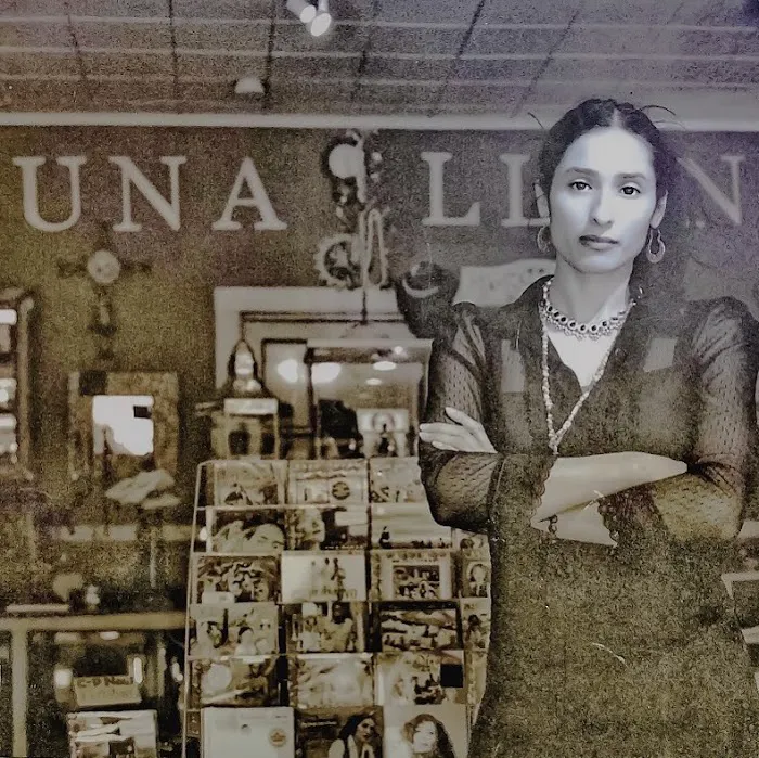 Luna Llena Apothecary 6