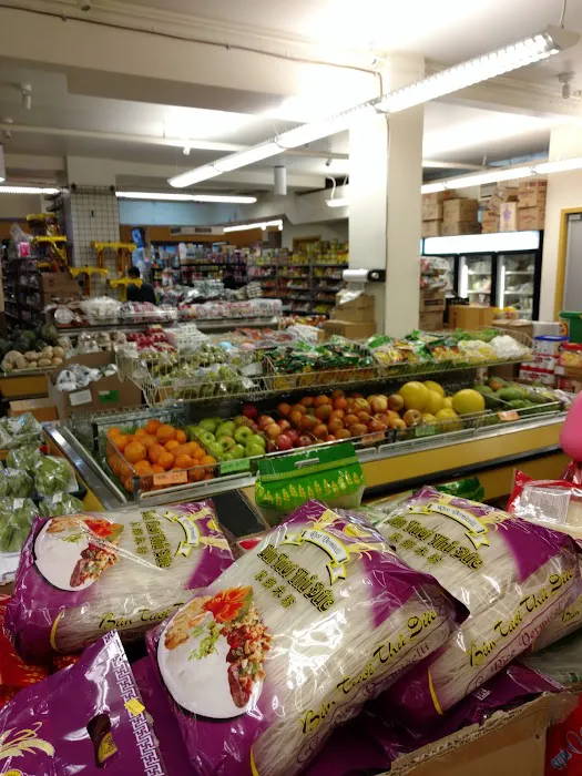 Lily Market 7