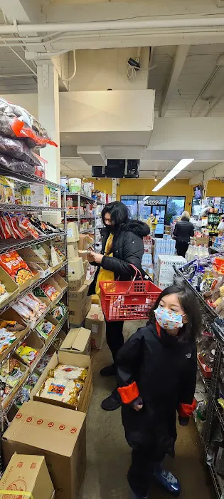 Lily Market 4