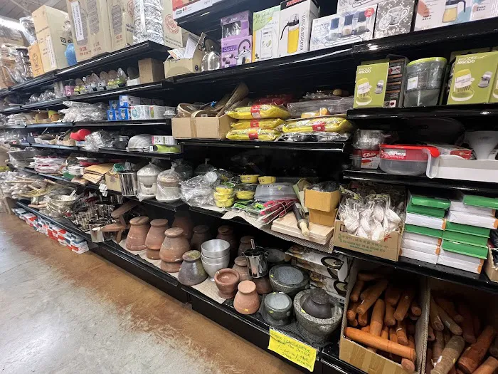 Lily Market 3