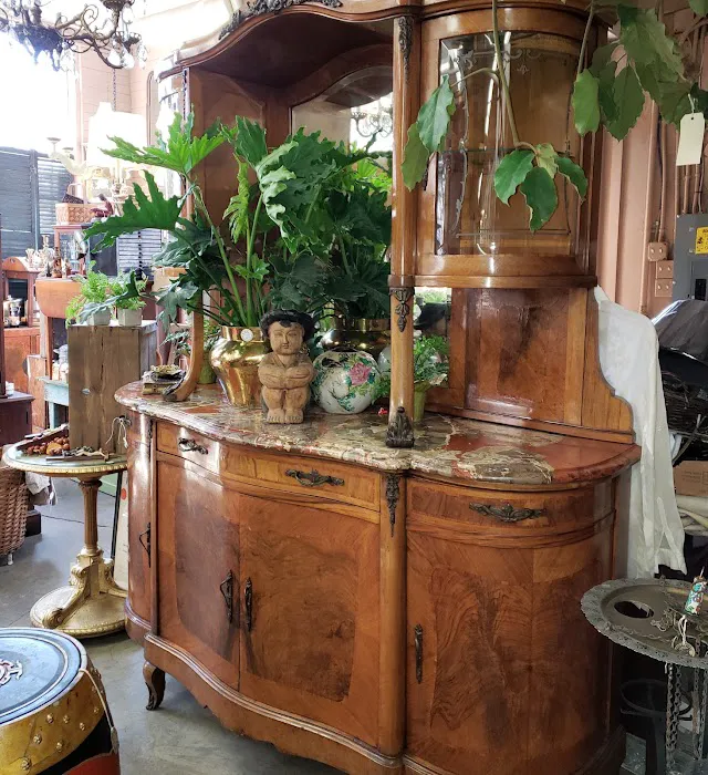 Monticello Antique Marketplace 5