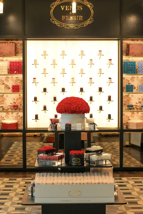 Venus et Fleur - Garden State Plaza 8
