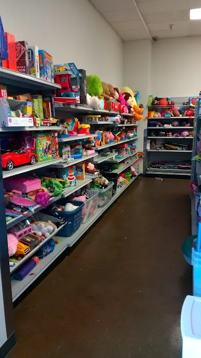 OC Goodwill Boutique Huntington Beach 5