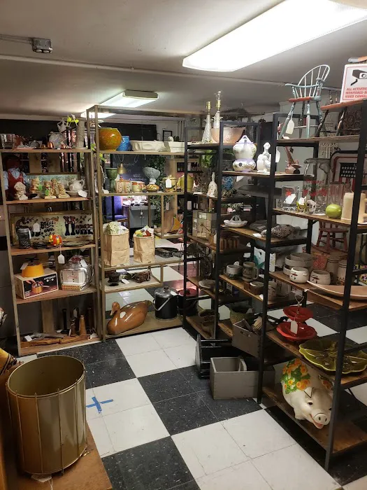 The Hub Vintage Boutique & Market 8