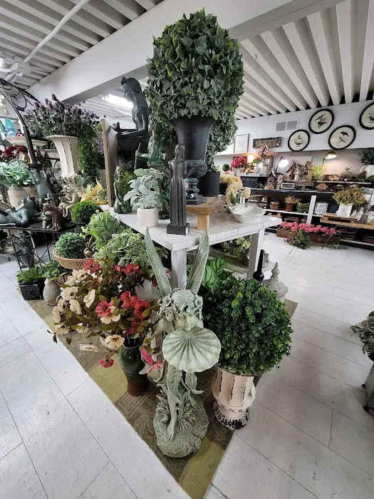 The Hub Vintage Boutique & Market 2