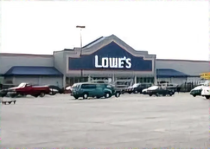 Lowe's Garden Center 0