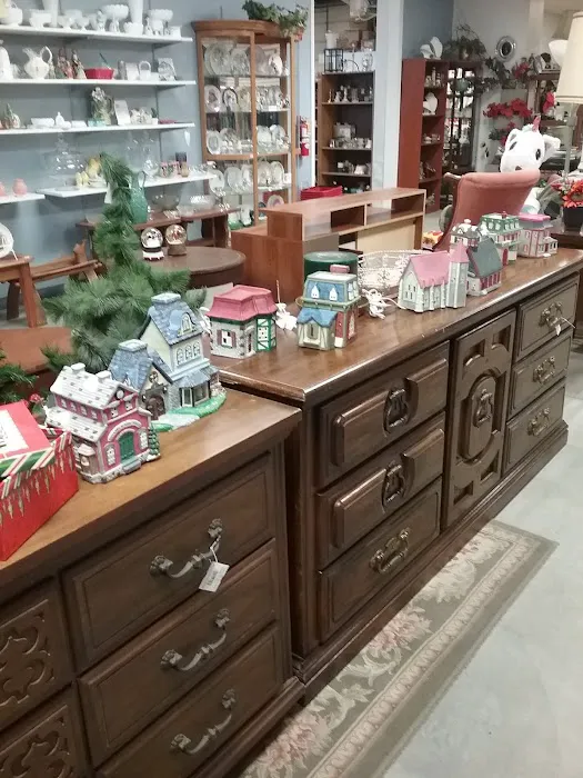 Lakeview Foundation Community Thrift Shop 7