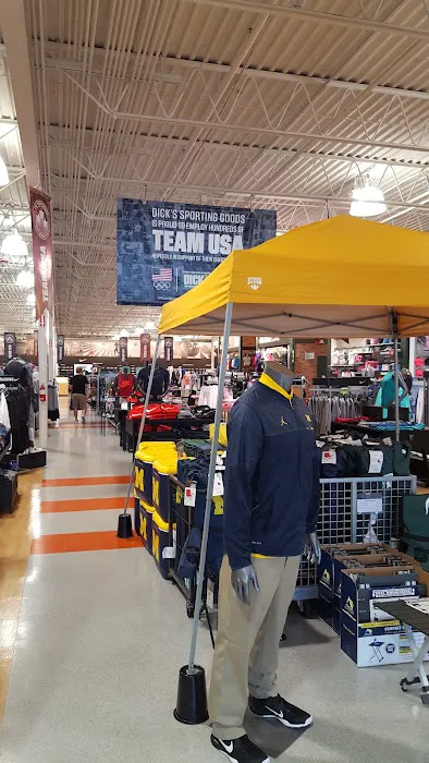DICK'S Sporting Goods 0