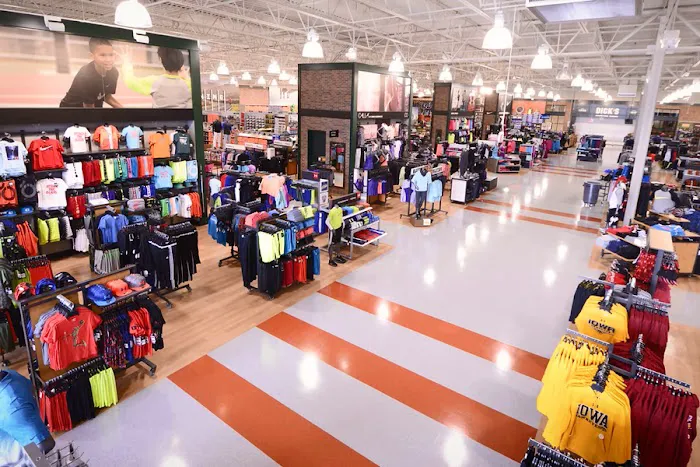 DICK'S Sporting Goods 0