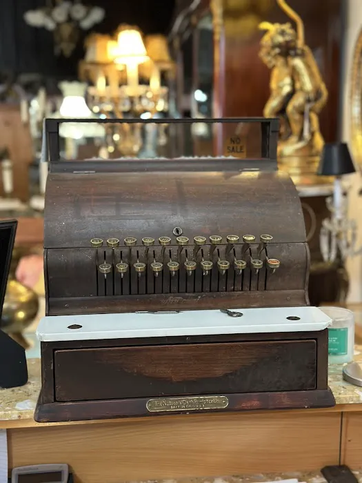 Hamilton House Antiques & Treasure 0