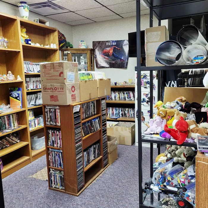 Wally's Castle - Vintage Antique Mall in Grand Rapids, MI 7