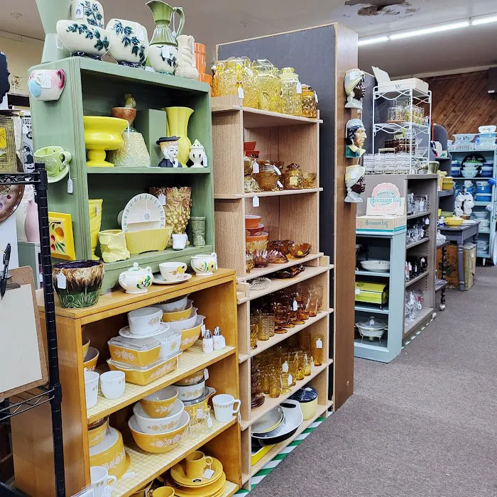 Wally's Castle - Vintage Antique Mall in Grand Rapids, MI 0