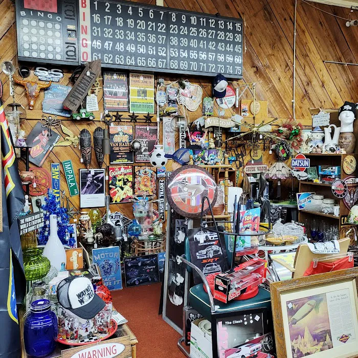 Wally's Castle - Vintage Antique Mall in Grand Rapids, MI 2
