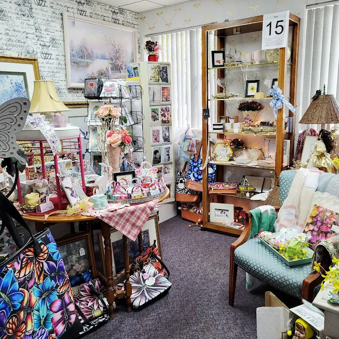 Wally's Castle - Vintage Antique Mall in Grand Rapids, MI 6