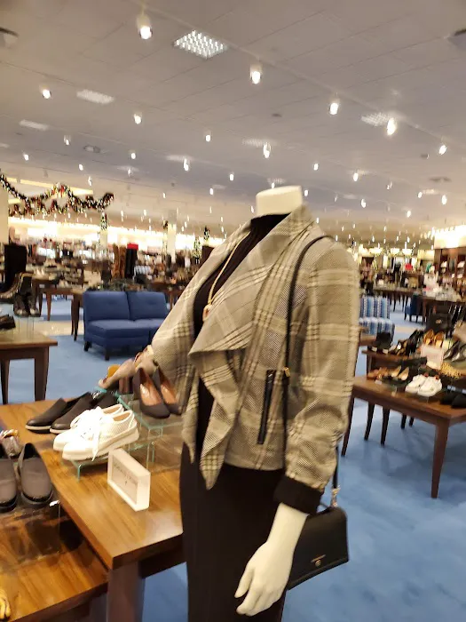 Von Maur 7