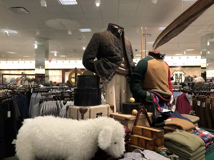 Von Maur 3