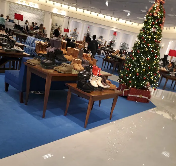 Von Maur 1