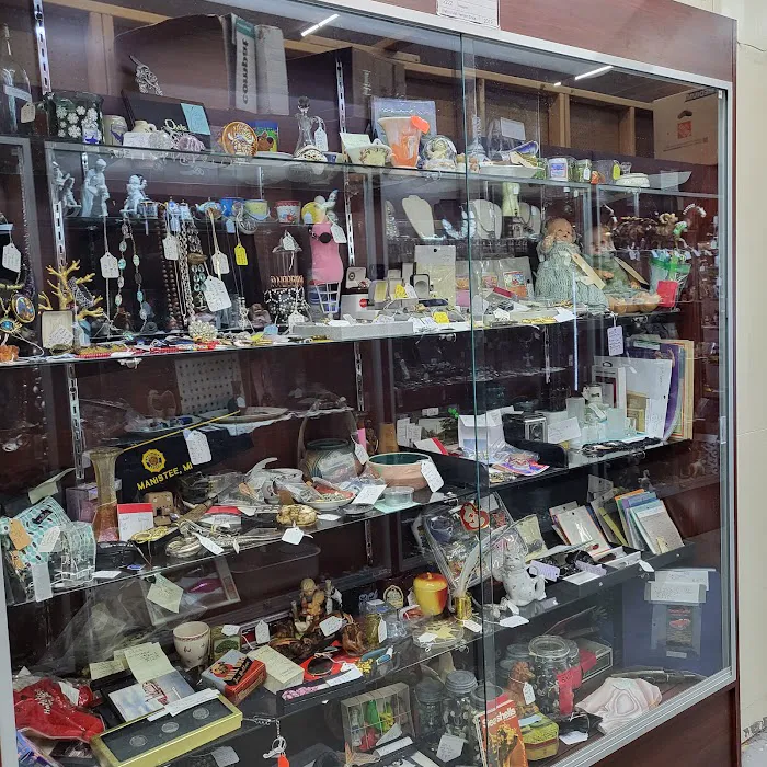 Wally's Treasures - Vintage Antique Mall in Grand Rapids, MI 3