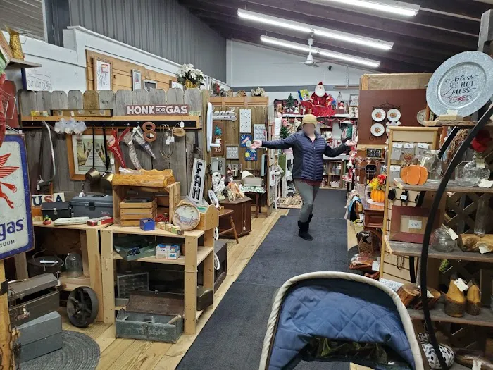 Pinky's Place - Antique & Artisan Market 2