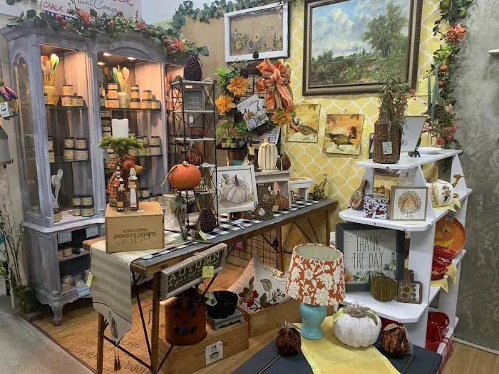 Pinky's Place - Antique & Artisan Market 1