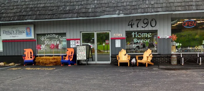 Pinky's Place - Antique & Artisan Market 8