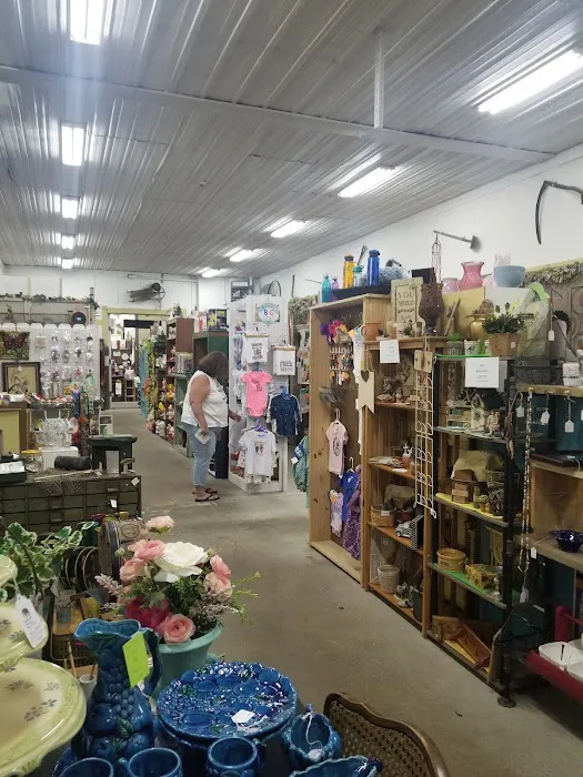 Pinky's Place - Antique & Artisan Market 7