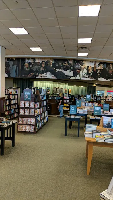 Barnes & Noble 9