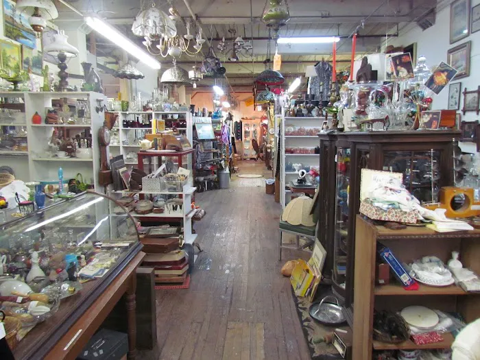 Warehouse One Antiques & Collectibles 9