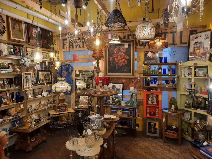 Warehouse One Antiques & Collectibles 4