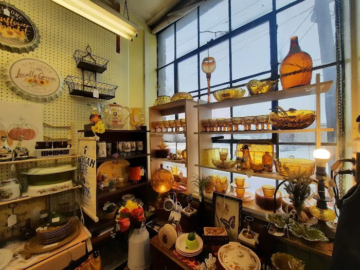 Warehouse One Antiques & Collectibles 6