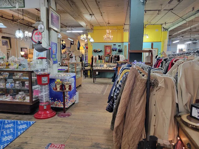 Warehouse One Antiques & Collectibles 3