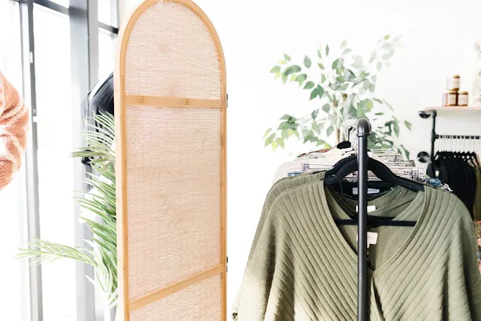 R3VEL Threads Boutique 0