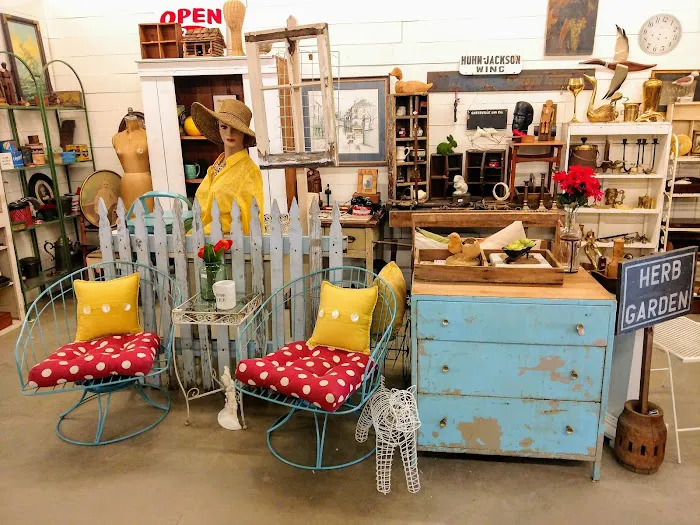 Garden House Vintage Market 0